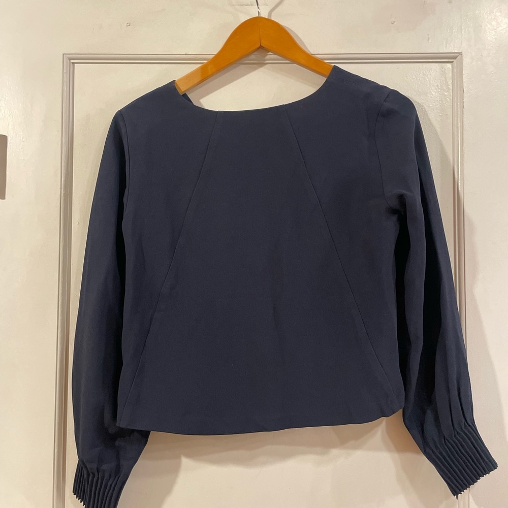 Club Monaco cropped blouse with pleated cuffs - Picture 2 of 8